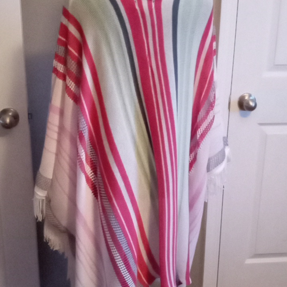 Poncho ( WITH ARM HOLES) - Picture 4 of 11